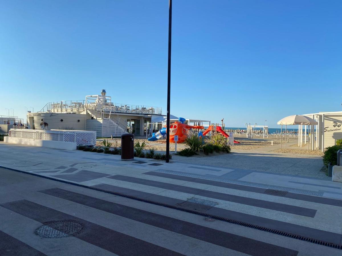 Вилла Casa Vicino Al Mare Римини Экстерьер фото